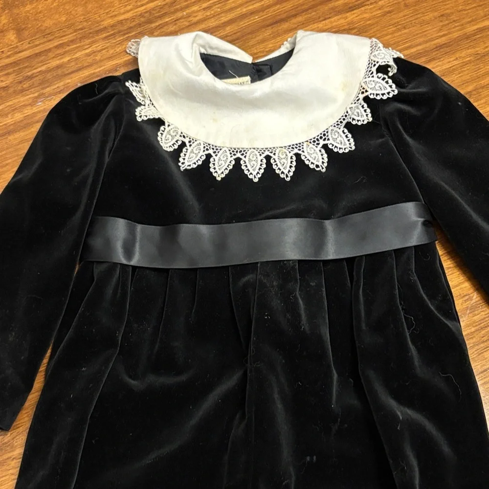 Vintage Laura Ashley Petite Gamine Velvet‎ One Piece w/Lace Collar - size 2.5-3